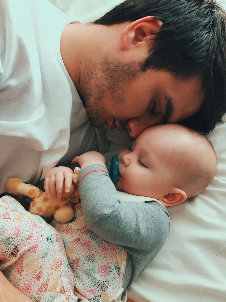 عکس نوزاد با پدر مامان فندق