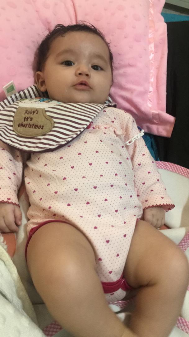 غلتیدن نوزاد Ellarose asadi