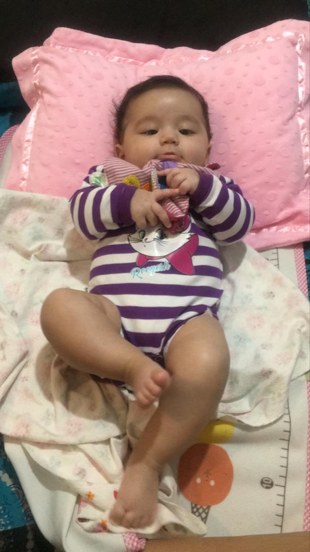 غلتیدن نوزاد Ellarose asadi