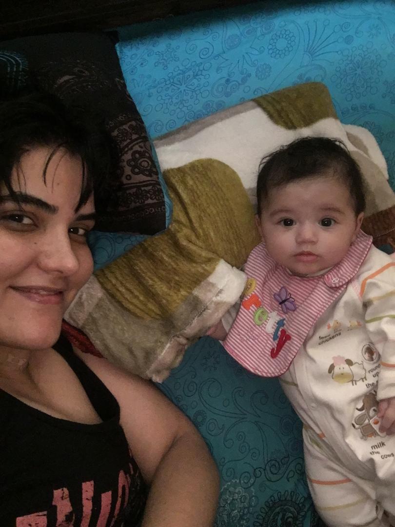 غلتیدن نوزاد Ellarose asadi