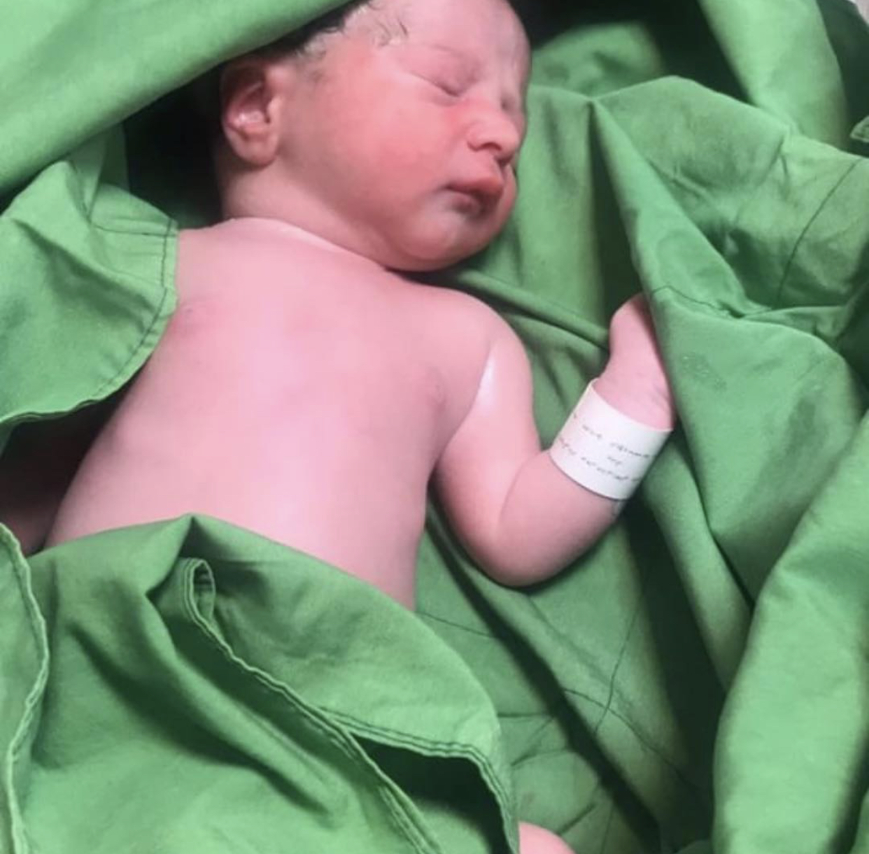 متولد شدن نوزاد رادين شعباني