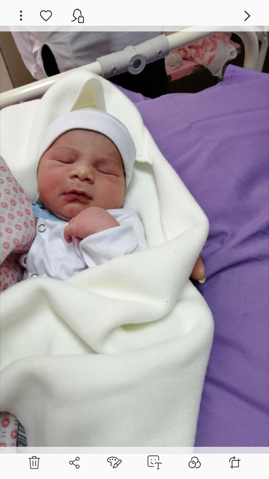 متولد شدن نوزاد اهورانصیری راد