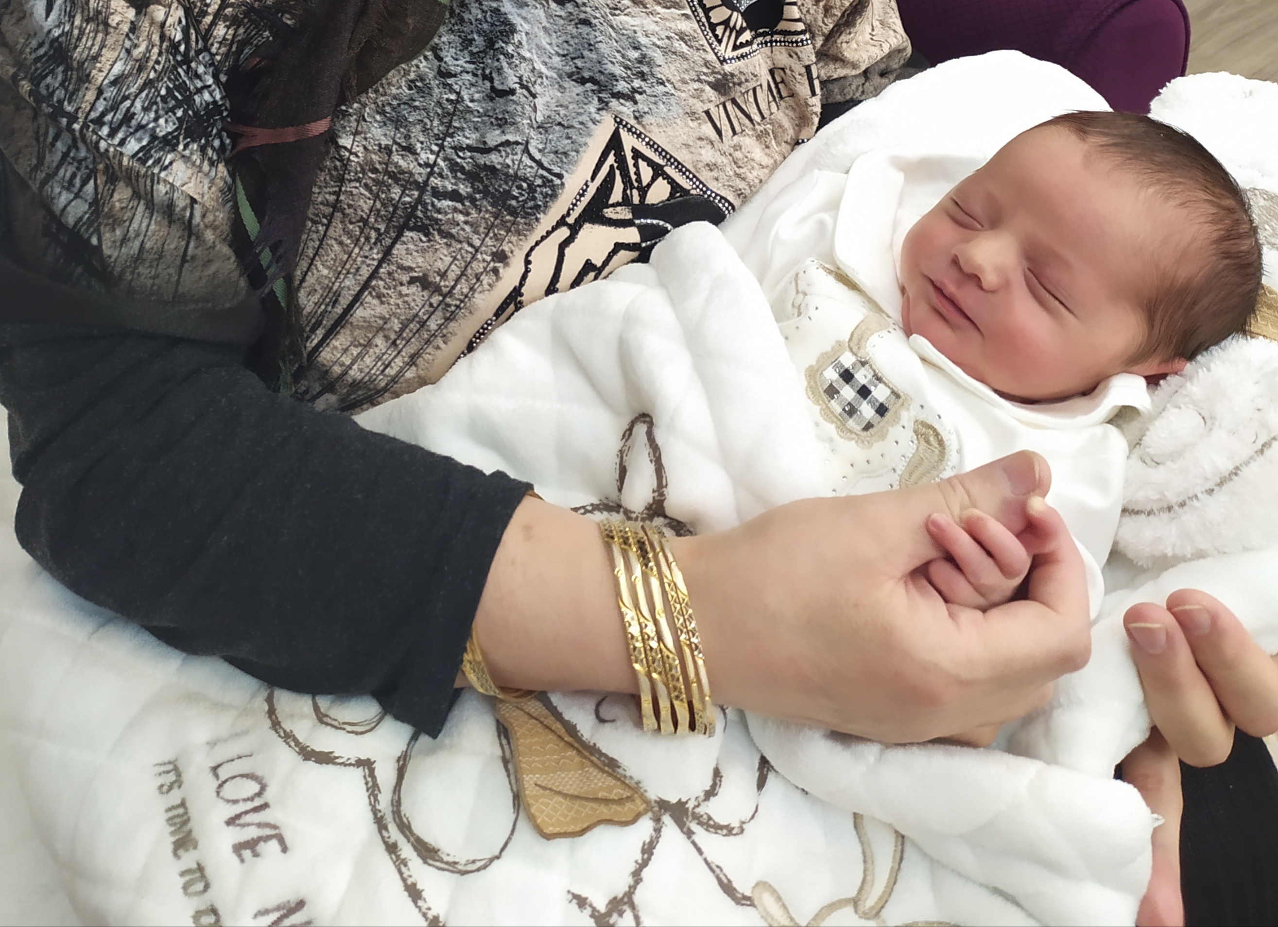 متولد شدن نوزاد سورنا علیزاده