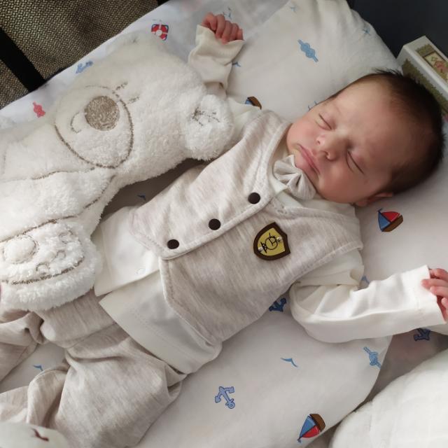 متولد شدن نوزاد سورنا علیزاده