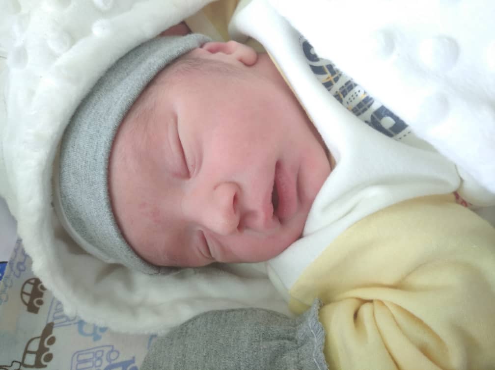 متولد شدن نوزاد اهورا صميمي