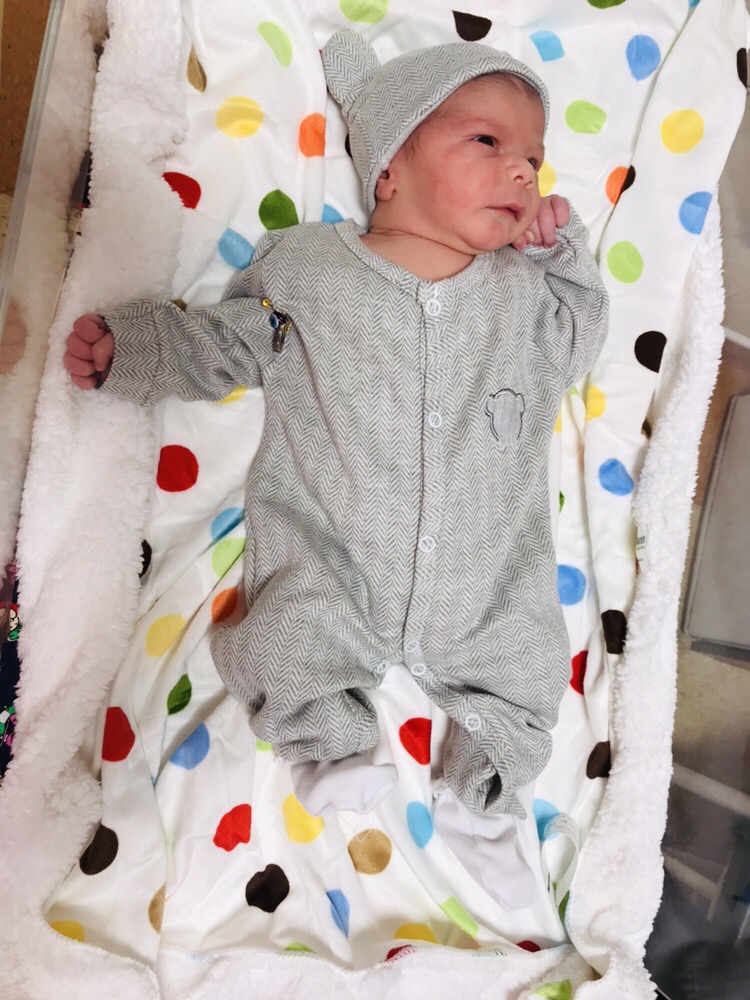 متولد شدن نوزاد رسا حاجي