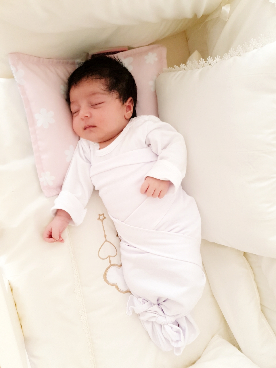 متولد شدن نوزاد آسنا دهقان خبری