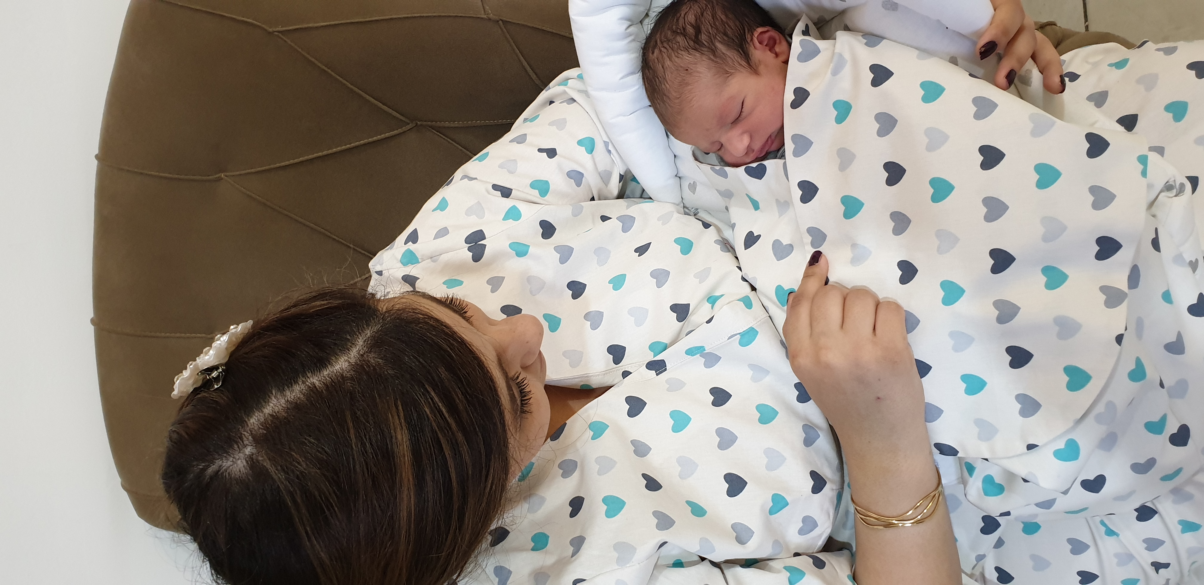 متولد شدن نوزاد یارا فرجی