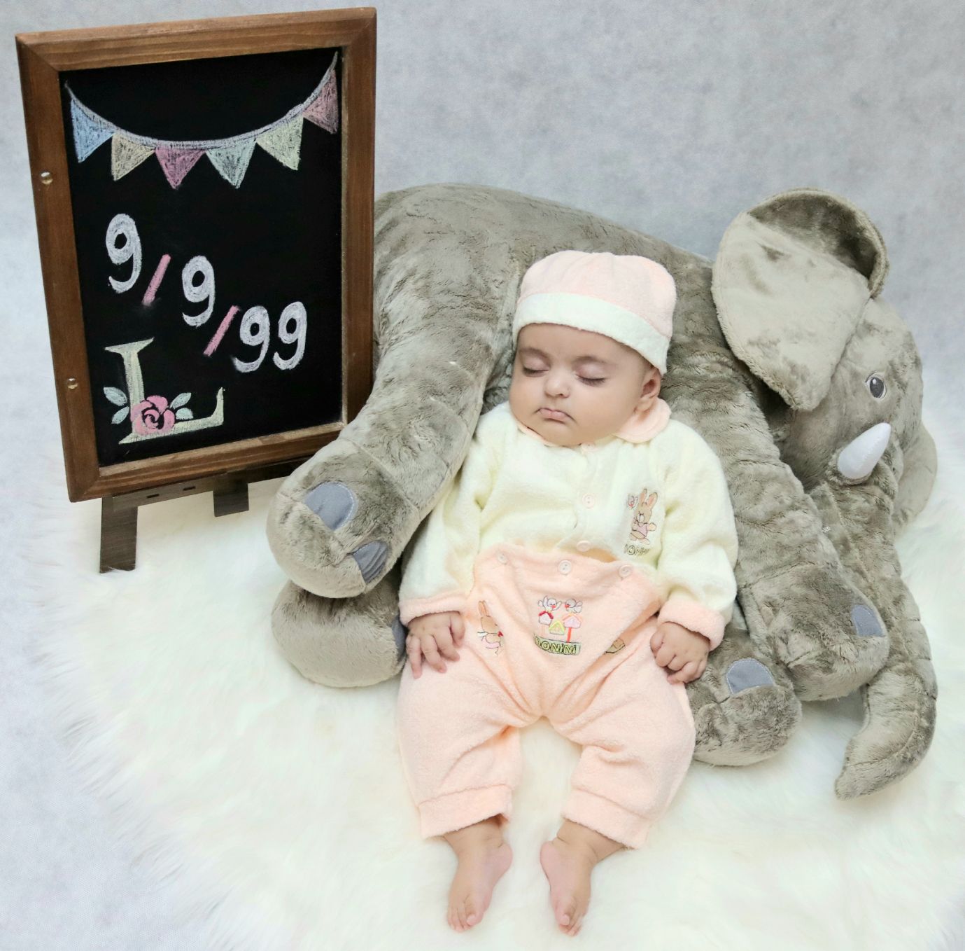 تم عکس زمستانی نوزاد لنیا طاهران پور