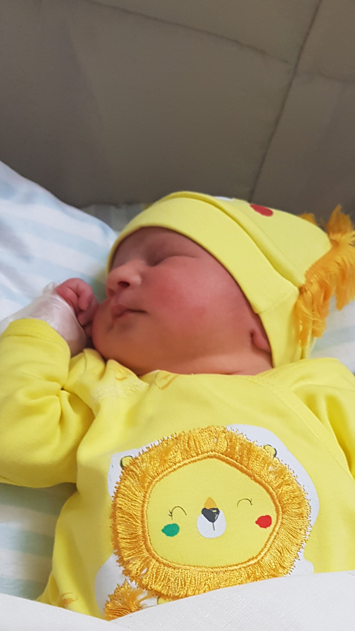 متولد شدن نوزاد امیر عباس علیزاده