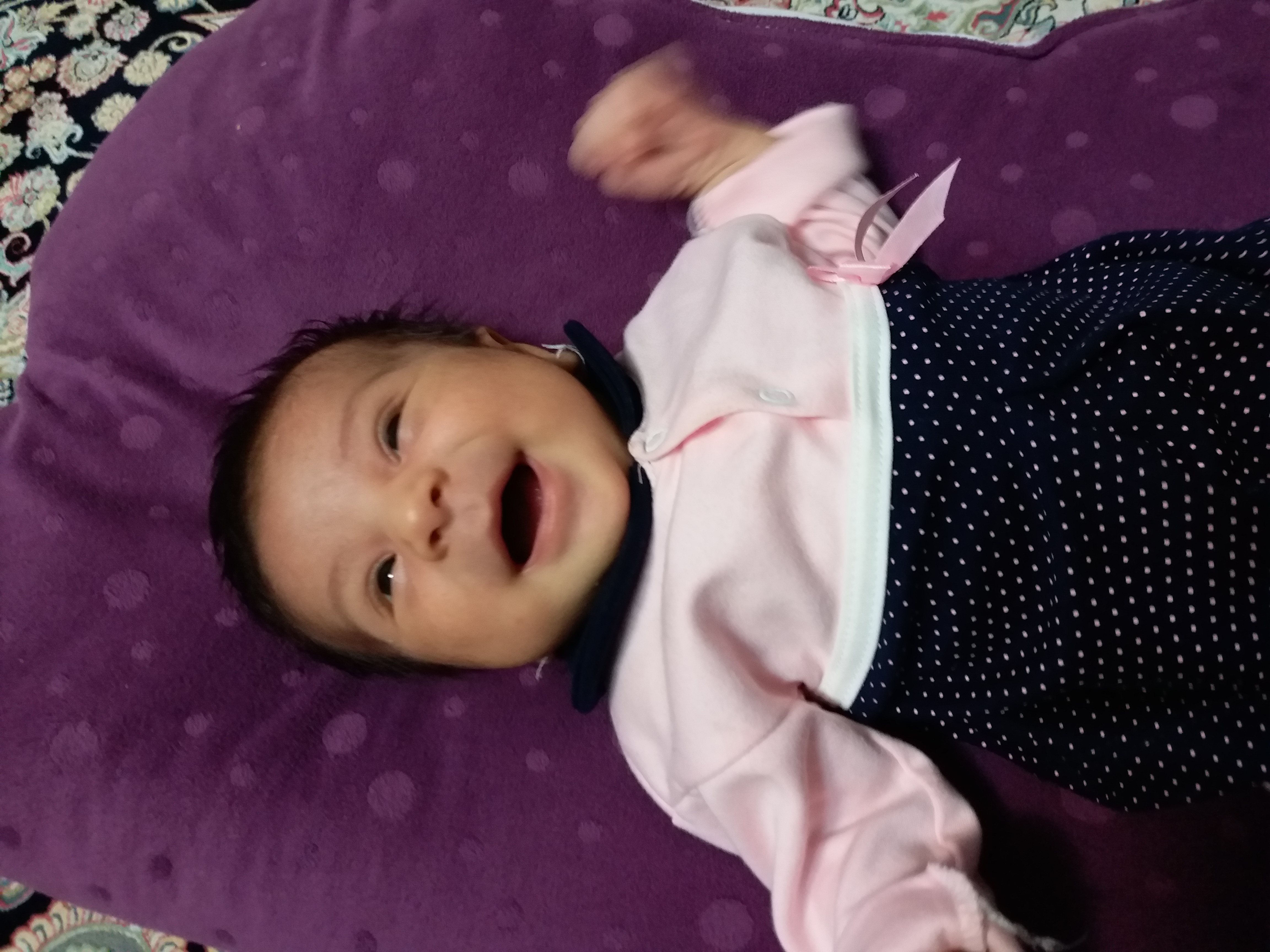 متولد شدن نوزاد زهرا قاسمی