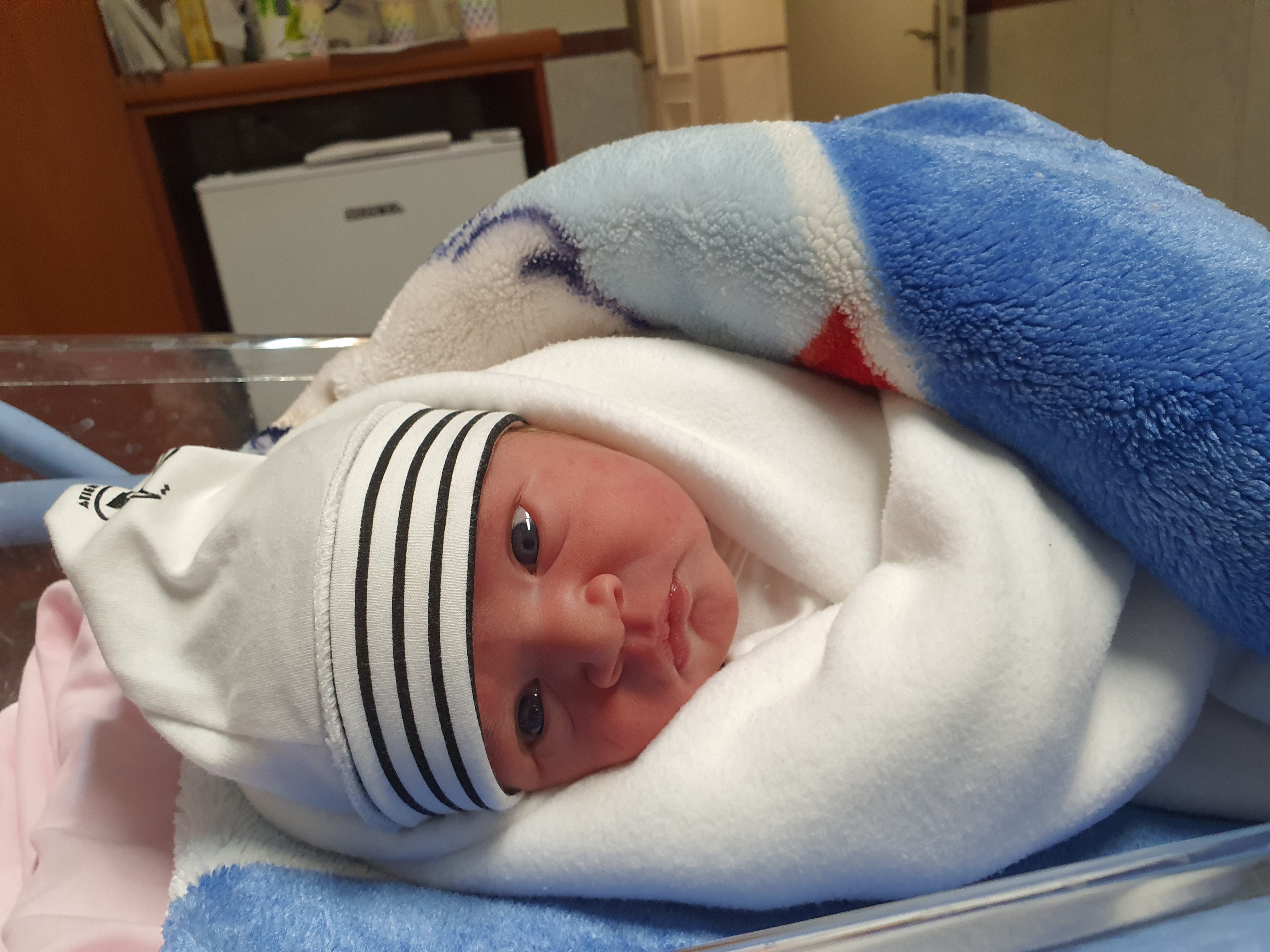 متولد شدن نوزاد پارساممبینی