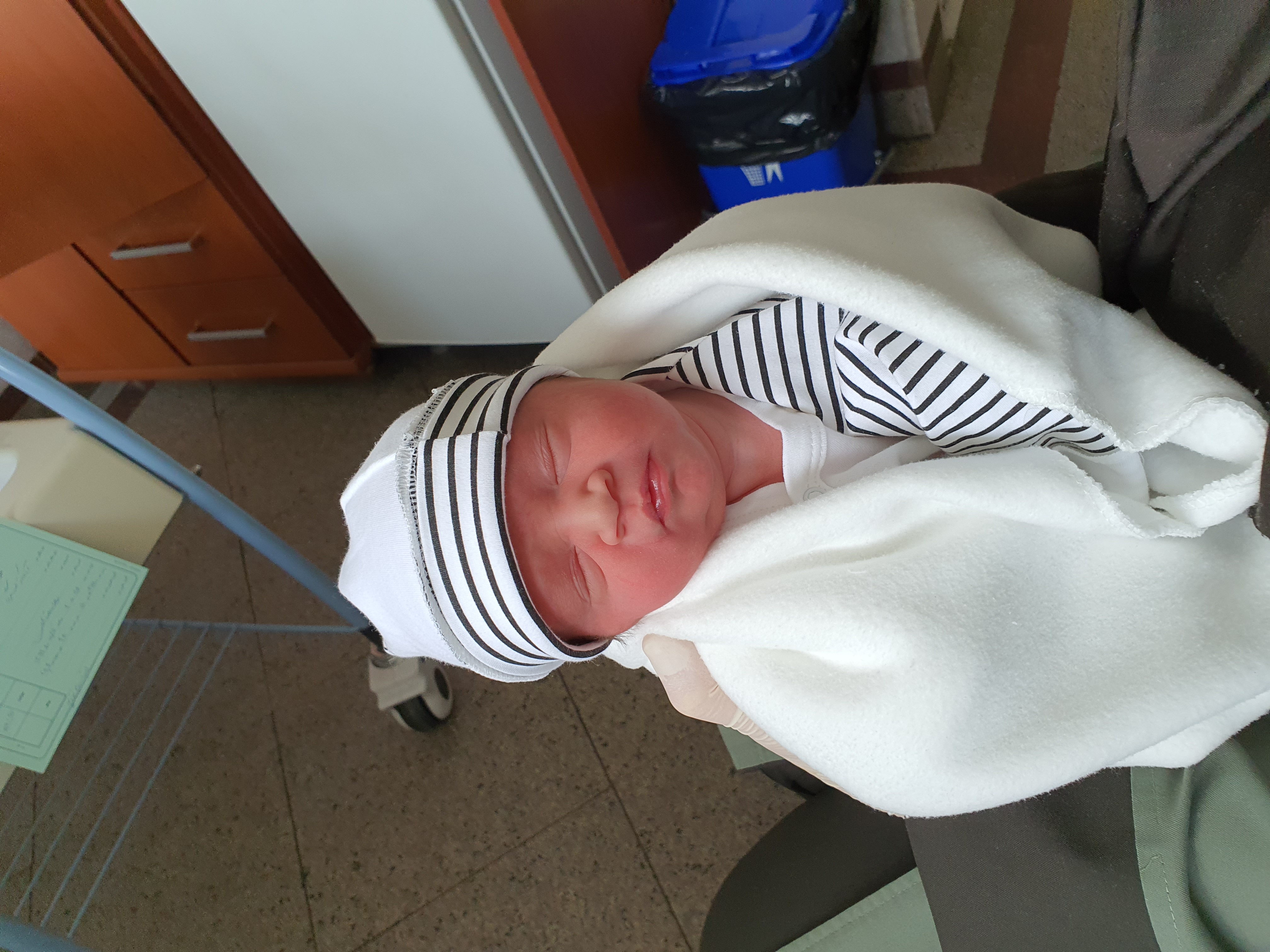 متولد شدن نوزاد پارساممبینی