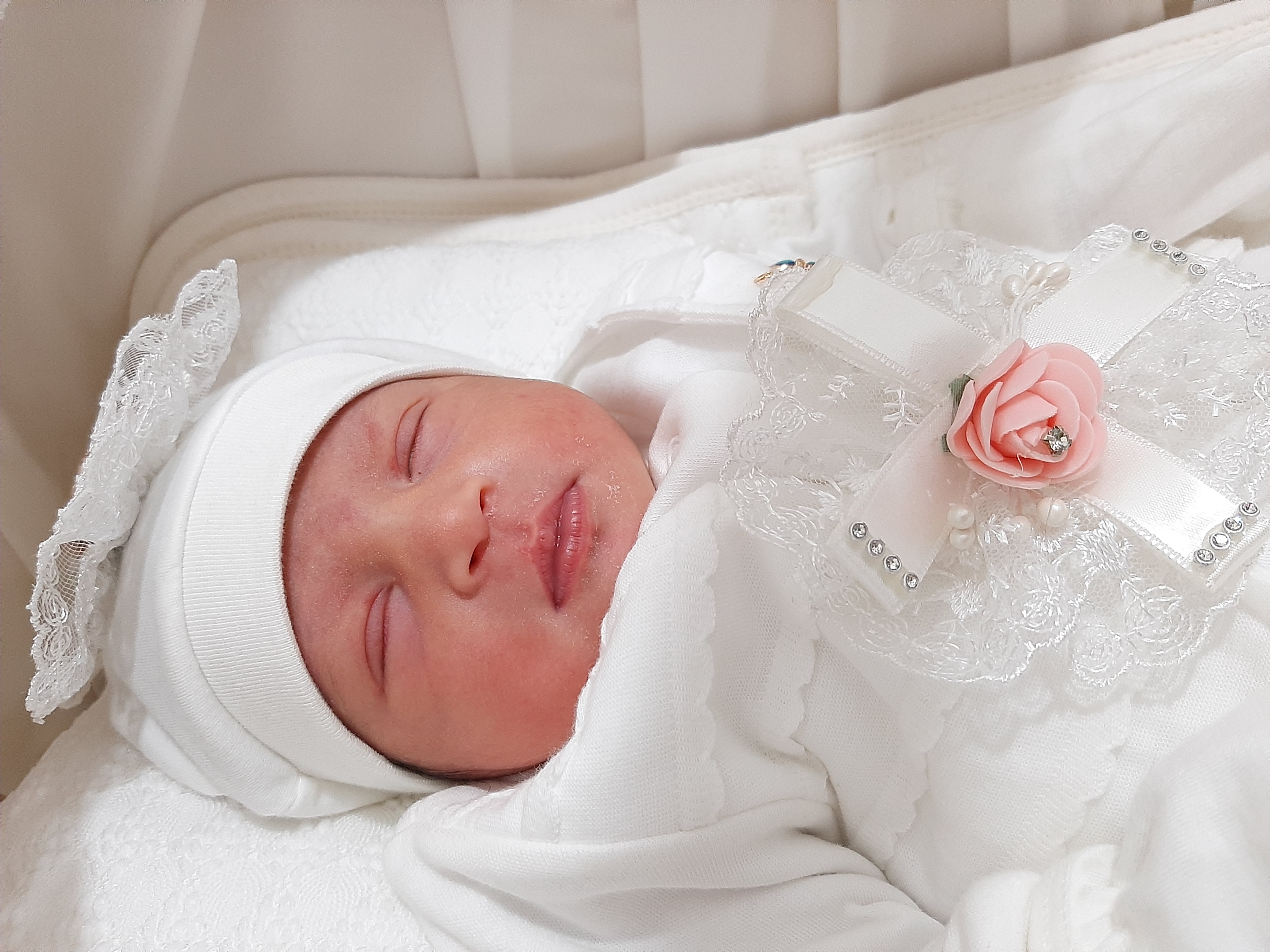 متولد شدن نوزاد دلژین احمدی