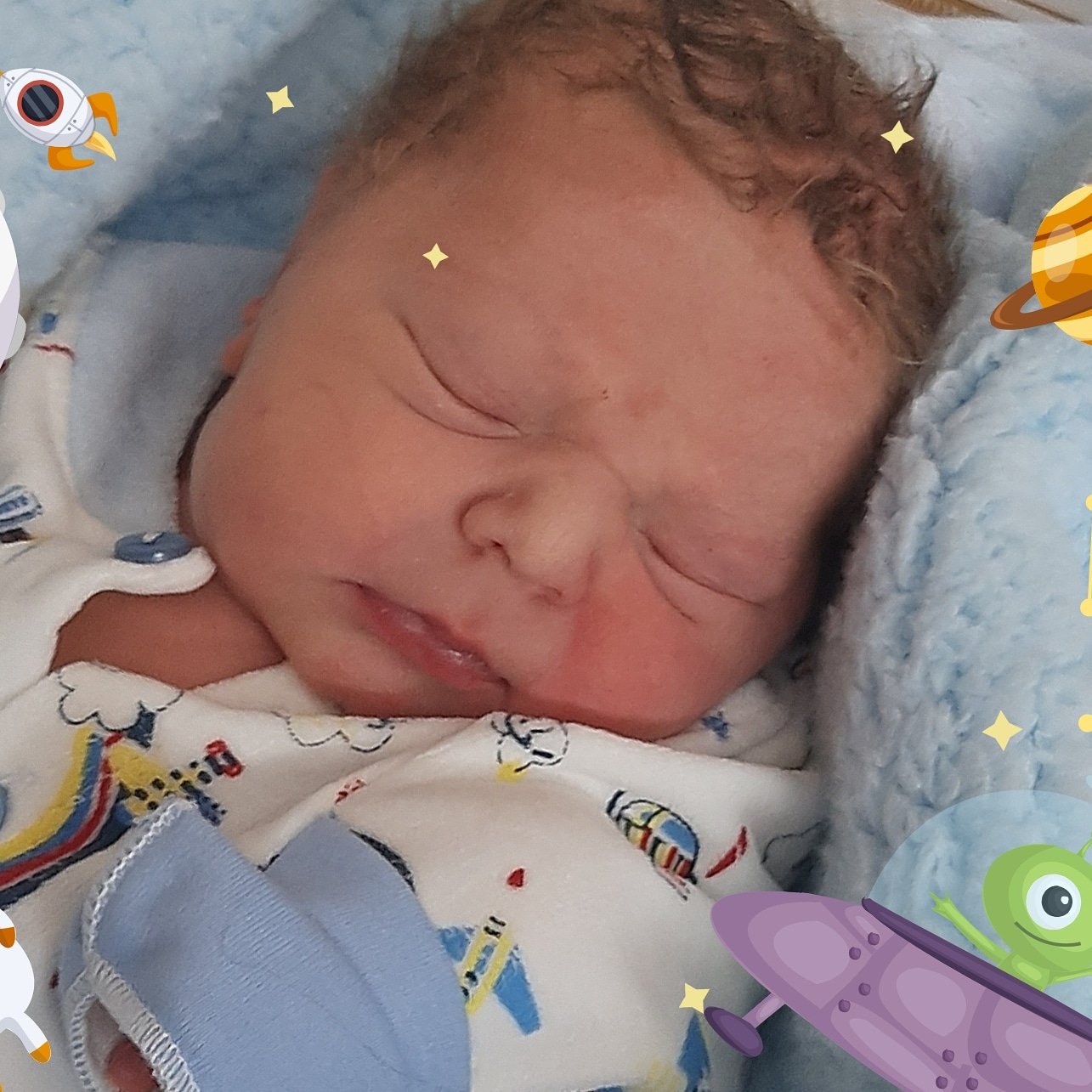 متولد شدن نوزاد اراز عابدپور