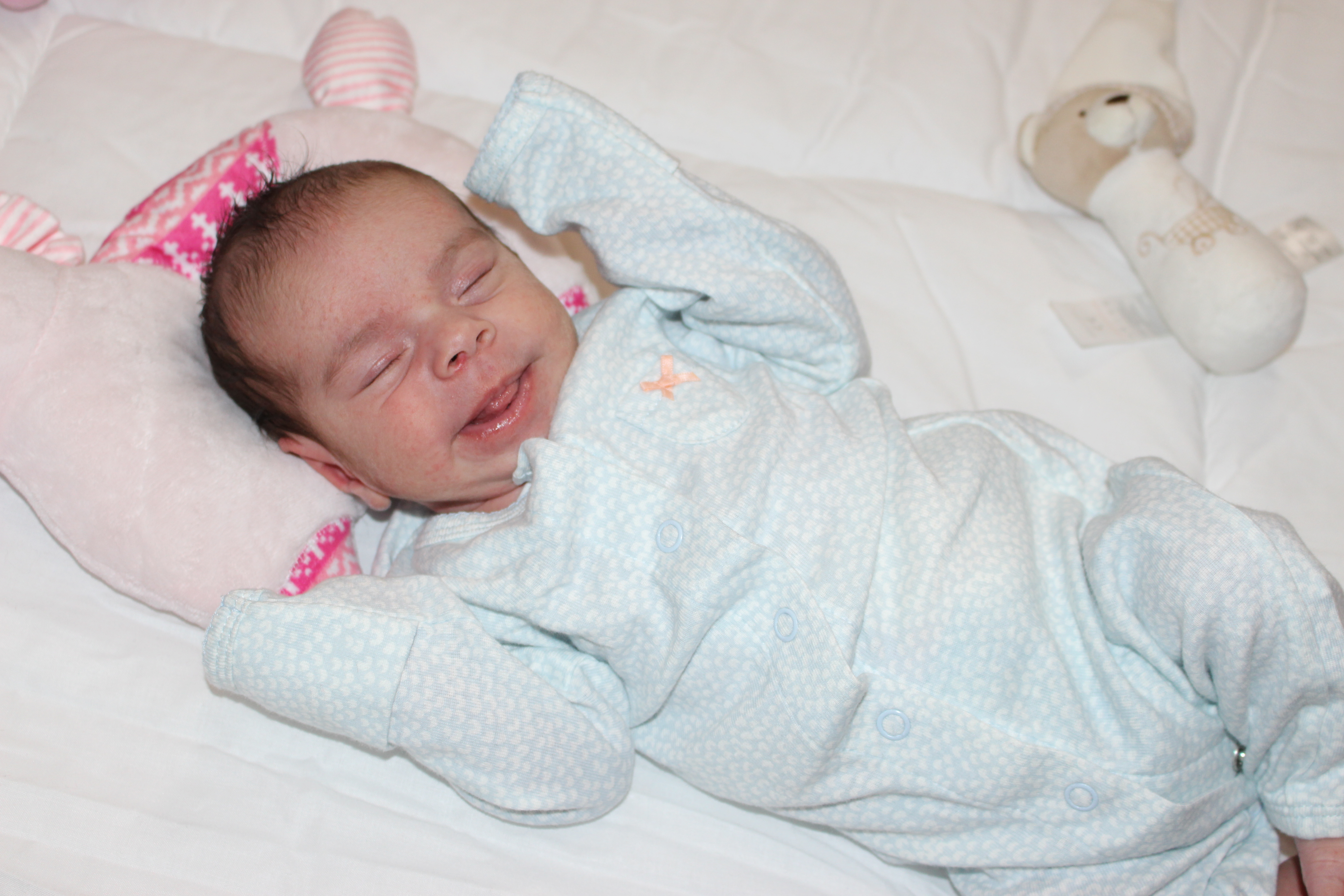 یک ماهگی نوزاد همتا علیزاده