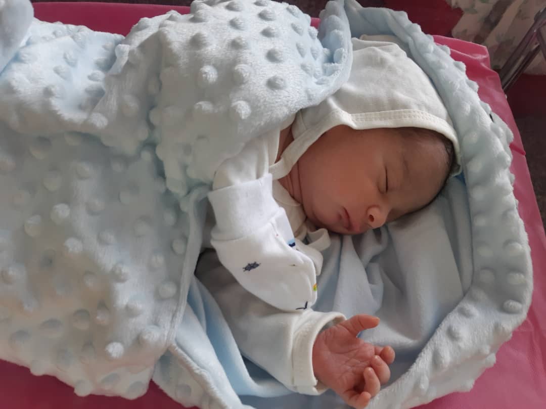 تم عکس پاییزی نوزاد آراز