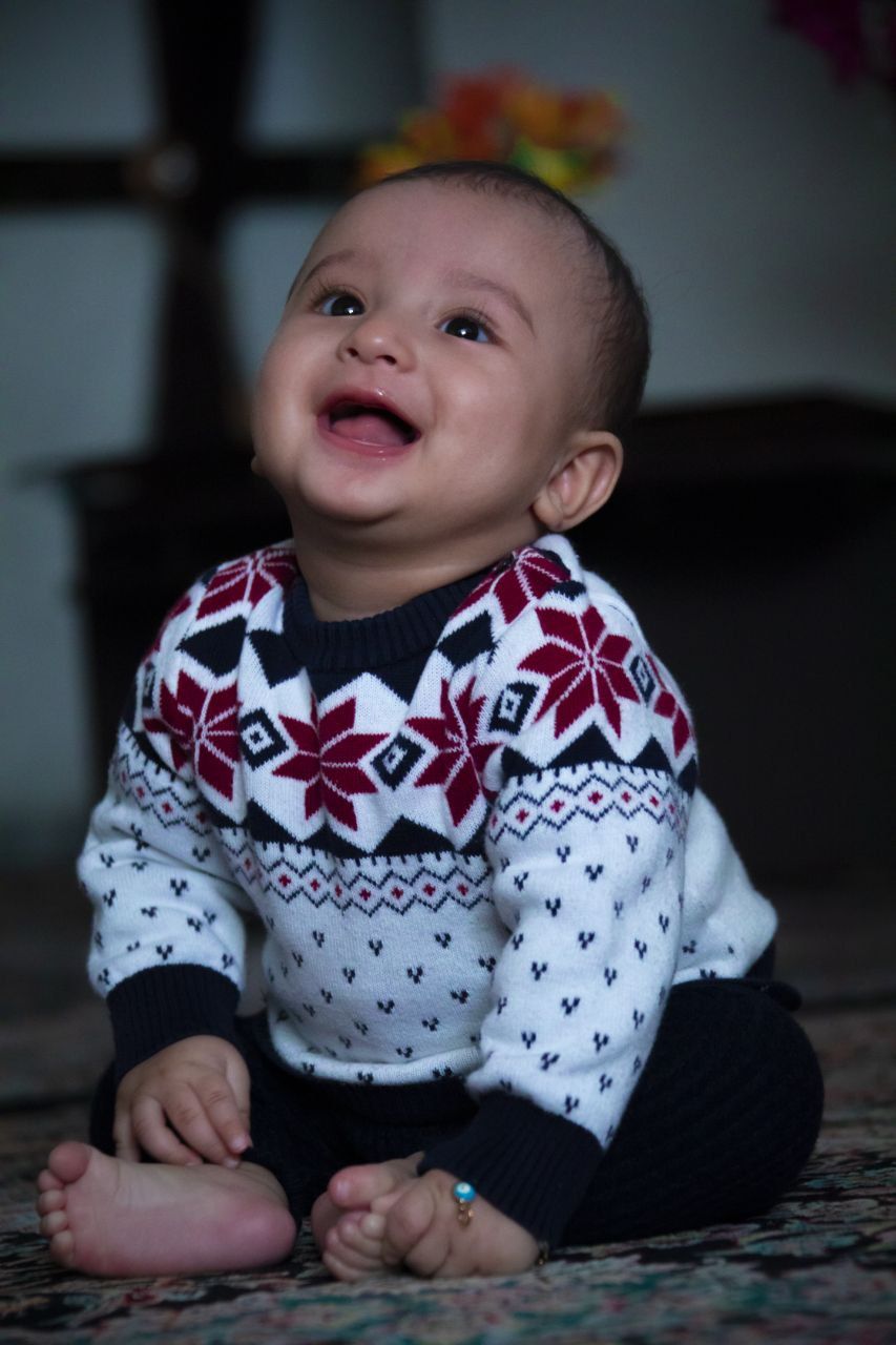 اولین نشستن نوزاد هوراد عباسی جوان