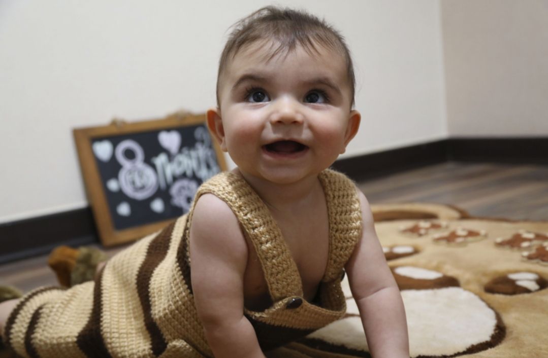 چهار‌دست و پا رفتن نوزاد شهسام شریفی