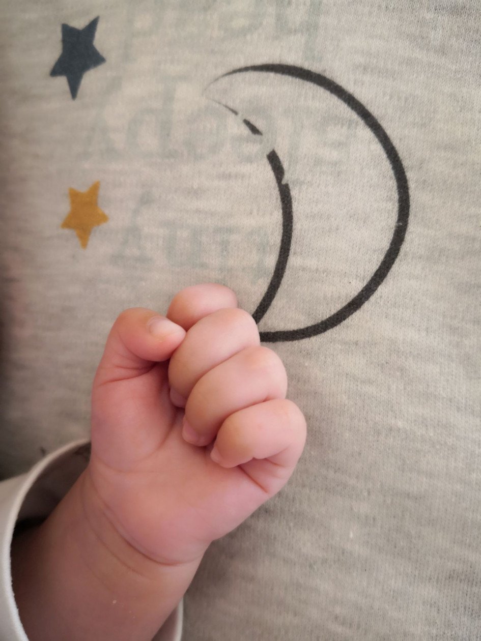 اثر  دست نوزاد رزالین مشایخ