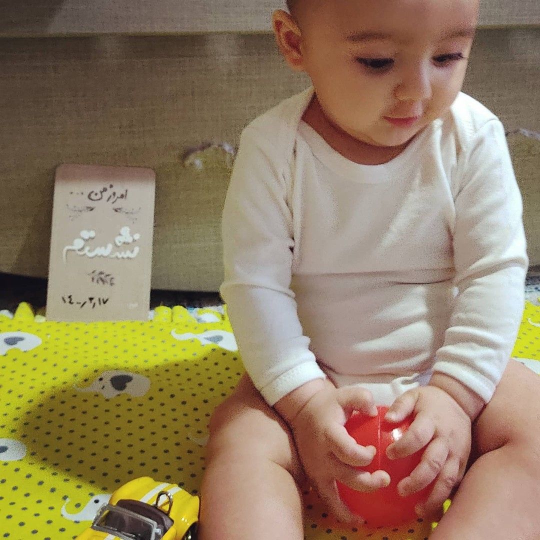 اولین نشستن نوزاد کیان وهاب زاده