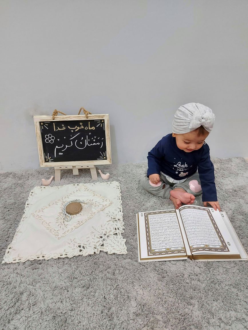 تخته سیاه سفید نورا عزیزی