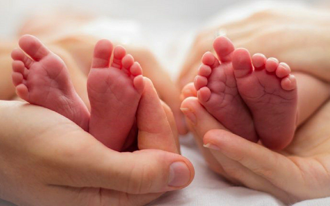 یک ماهگی نوزاد آراد و رایان قاسمی