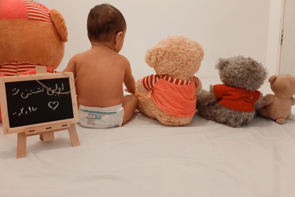 اولین نشستن نوزاد امیرحسین ملازم