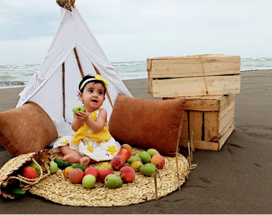 تم عکس تابستانی کودک دریا ذاکری