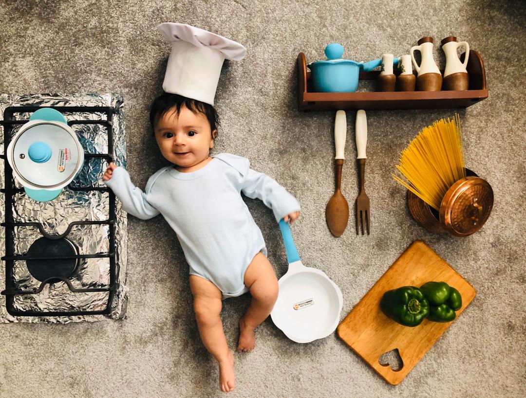 عکس کودک با تم شغلی ماه تیسا