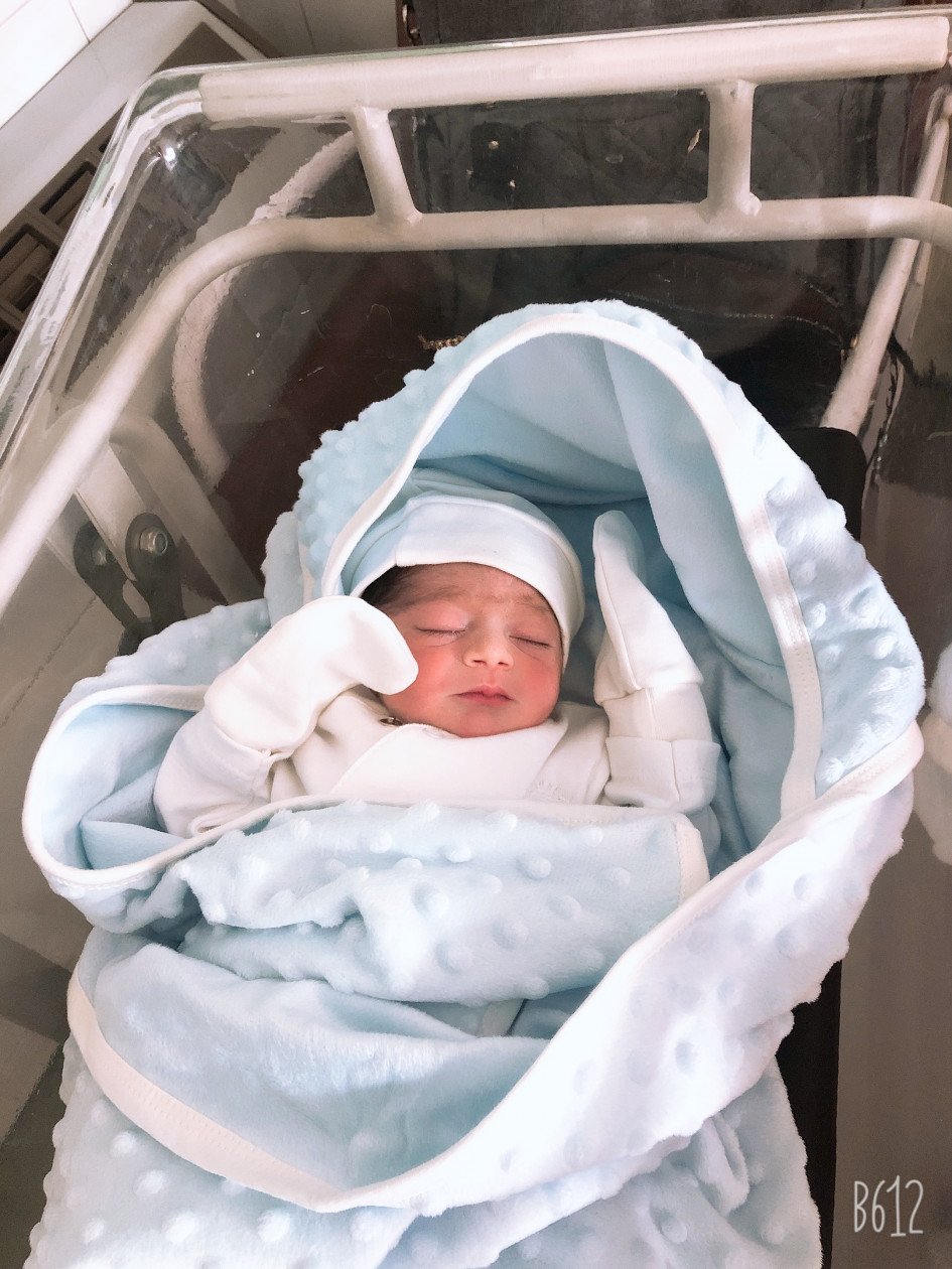 متولد شدن نوزاد رضا قبادی