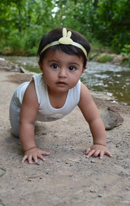 چهار‌دست و پا رفتن نوزاد همتاقرایی