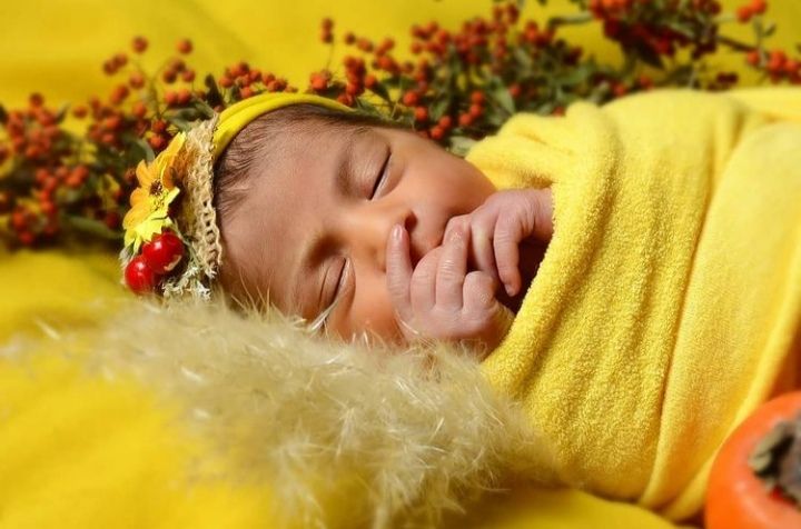 متولد شدن نوزاد همتاقرایی