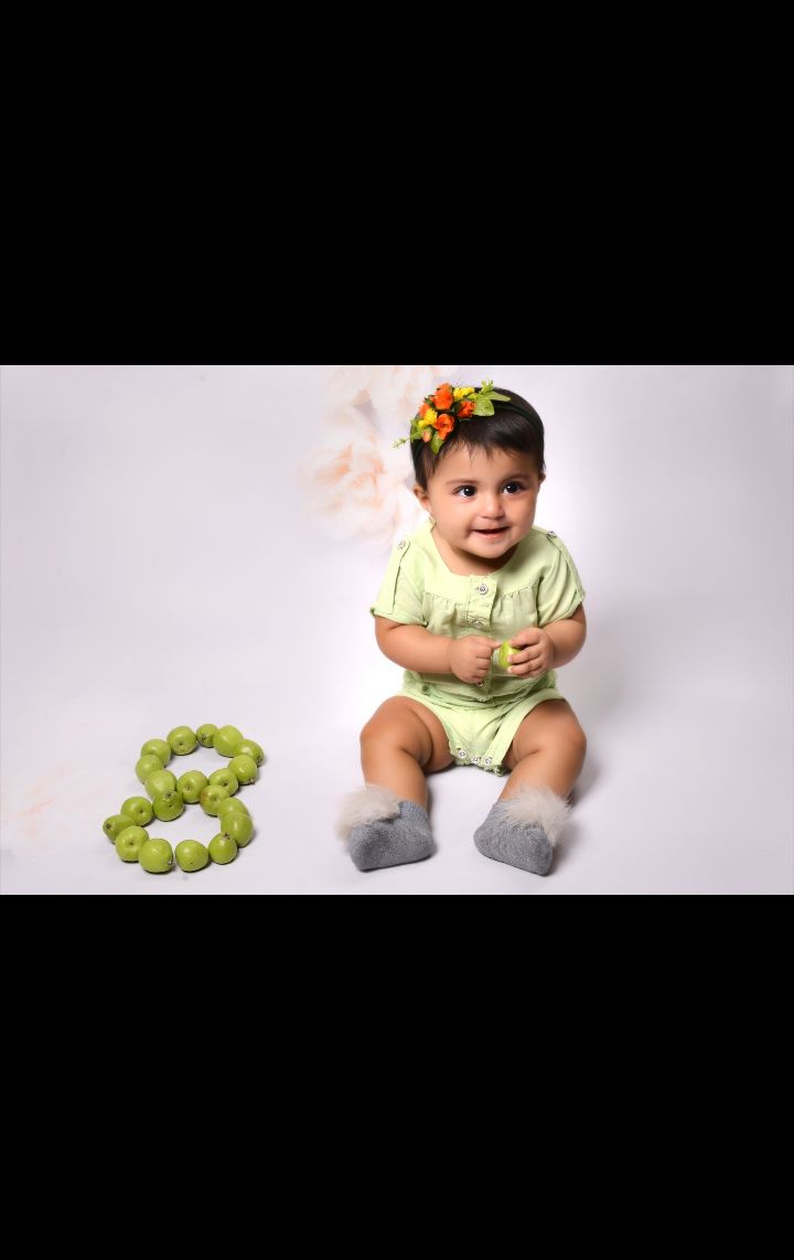 هشت ماهگی نوزاد همتاقرایی