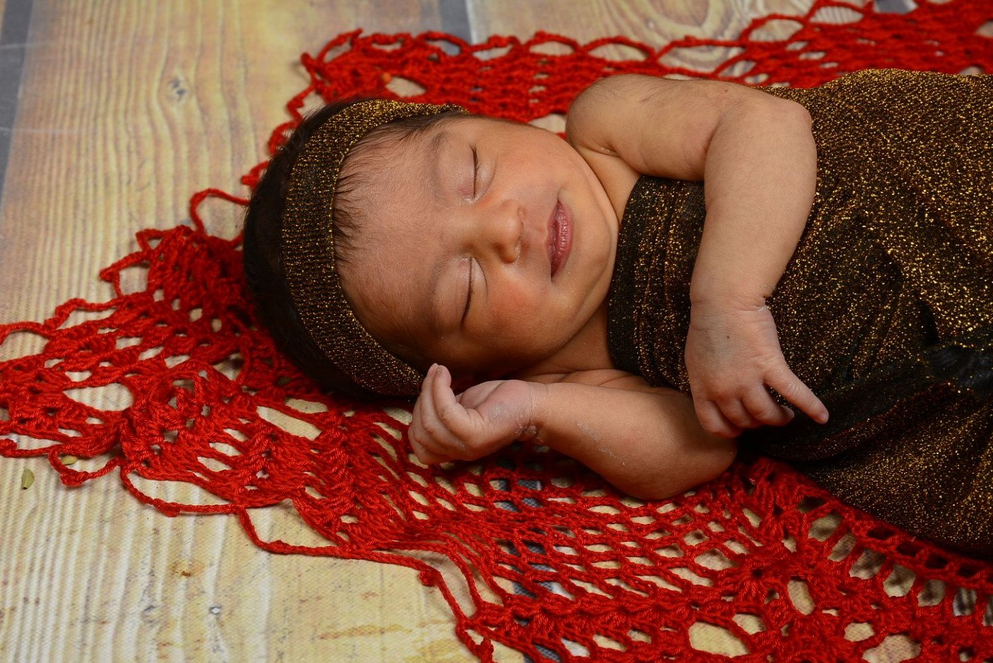 متولد شدن نوزاد همتاقرایی