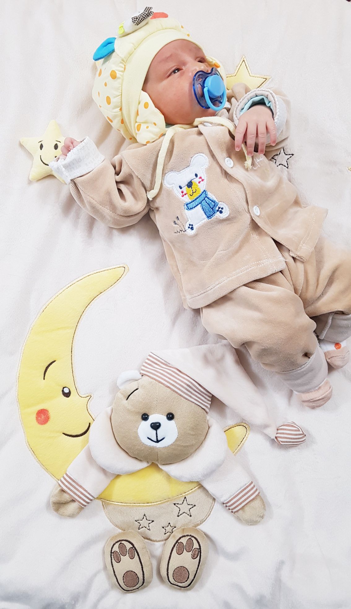 یک ماهگی نوزاد محمدرضا باغبانی