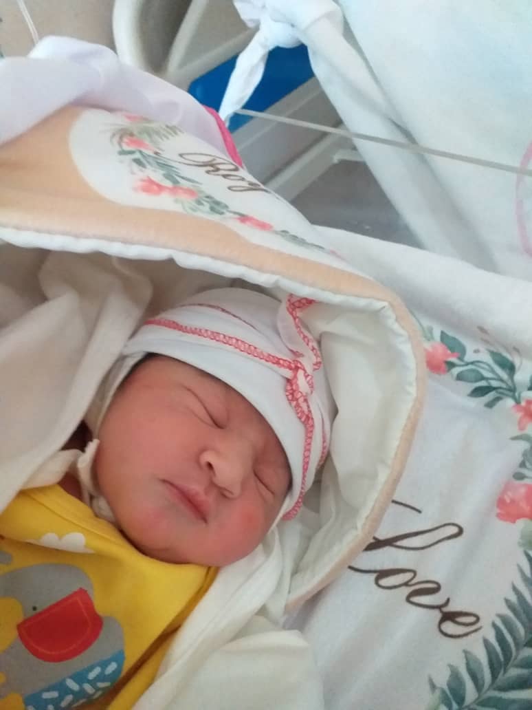 متولد شدن نوزاد النا اکبری