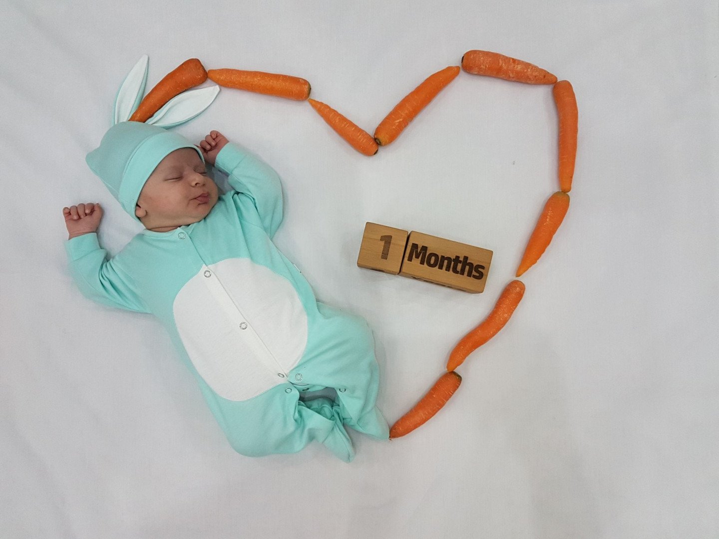 ایده اهورا وثوق