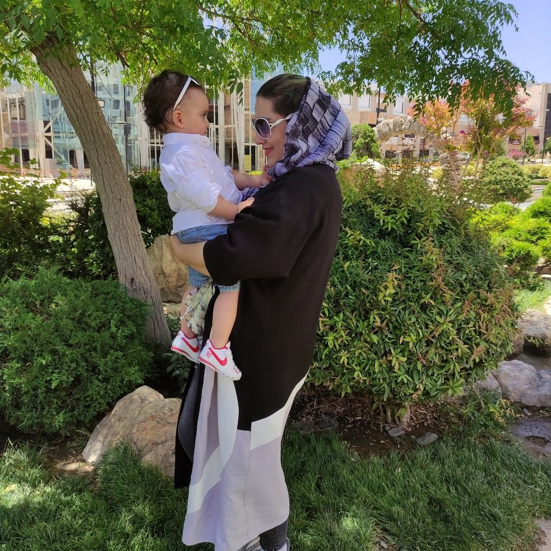 ایستادن نوزاد ماکان مهرافروز