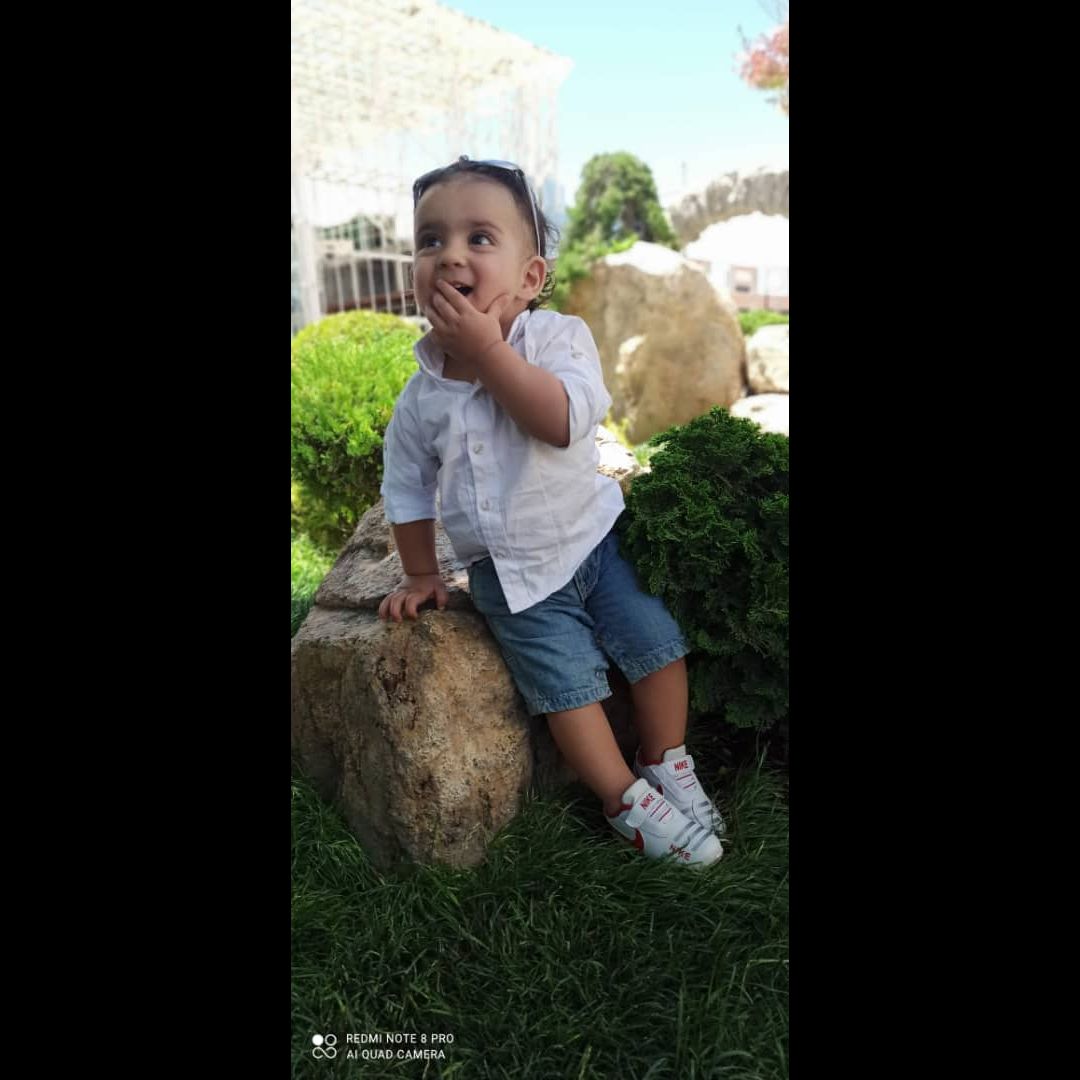 ایستادن نوزاد ماکان مهرافروز