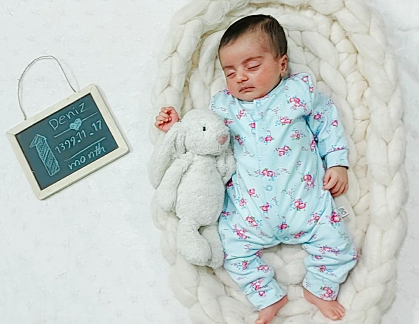 یک ماهگی نوزاد دنیز صحرایی