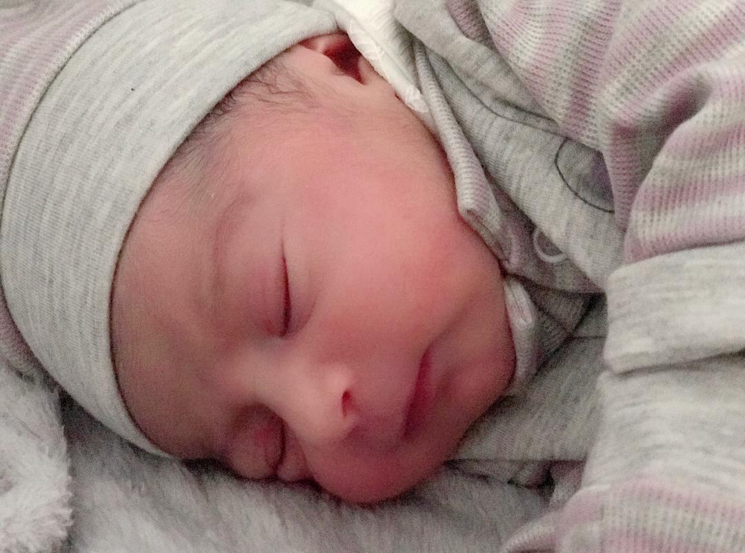 متولد شدن نوزاد آسمان تنگستانی