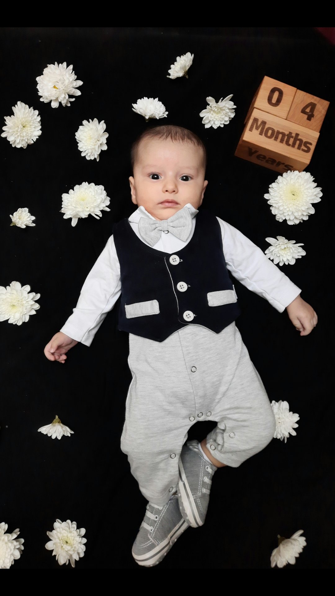 غلتیدن نوزاد mehrad♡