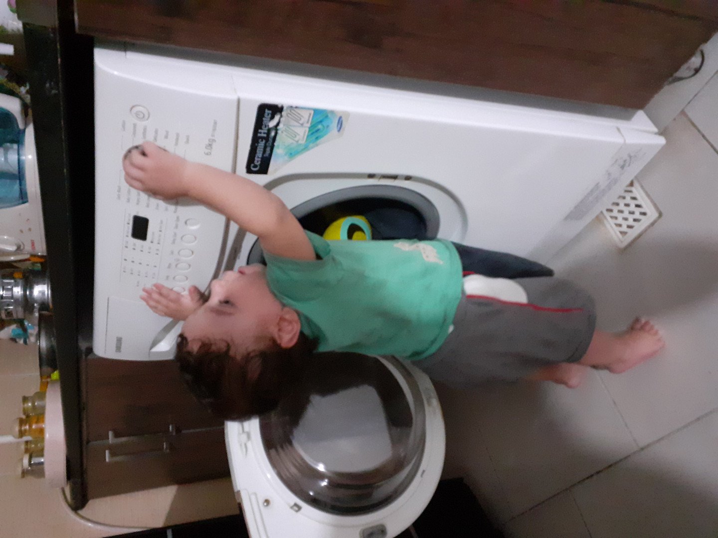 ایستادن نوزاد مهراد