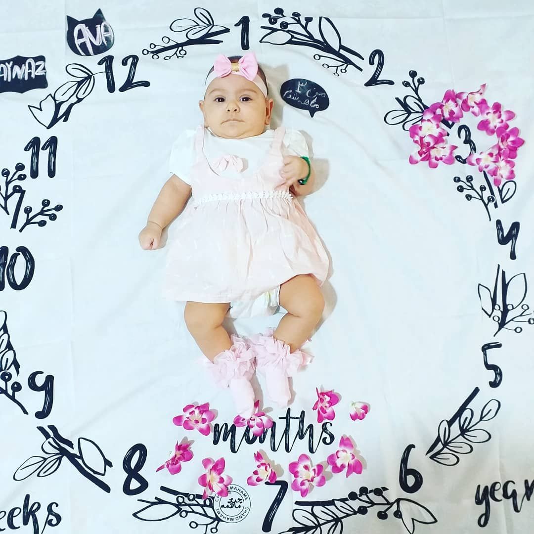 غلتیدن نوزاد آوا