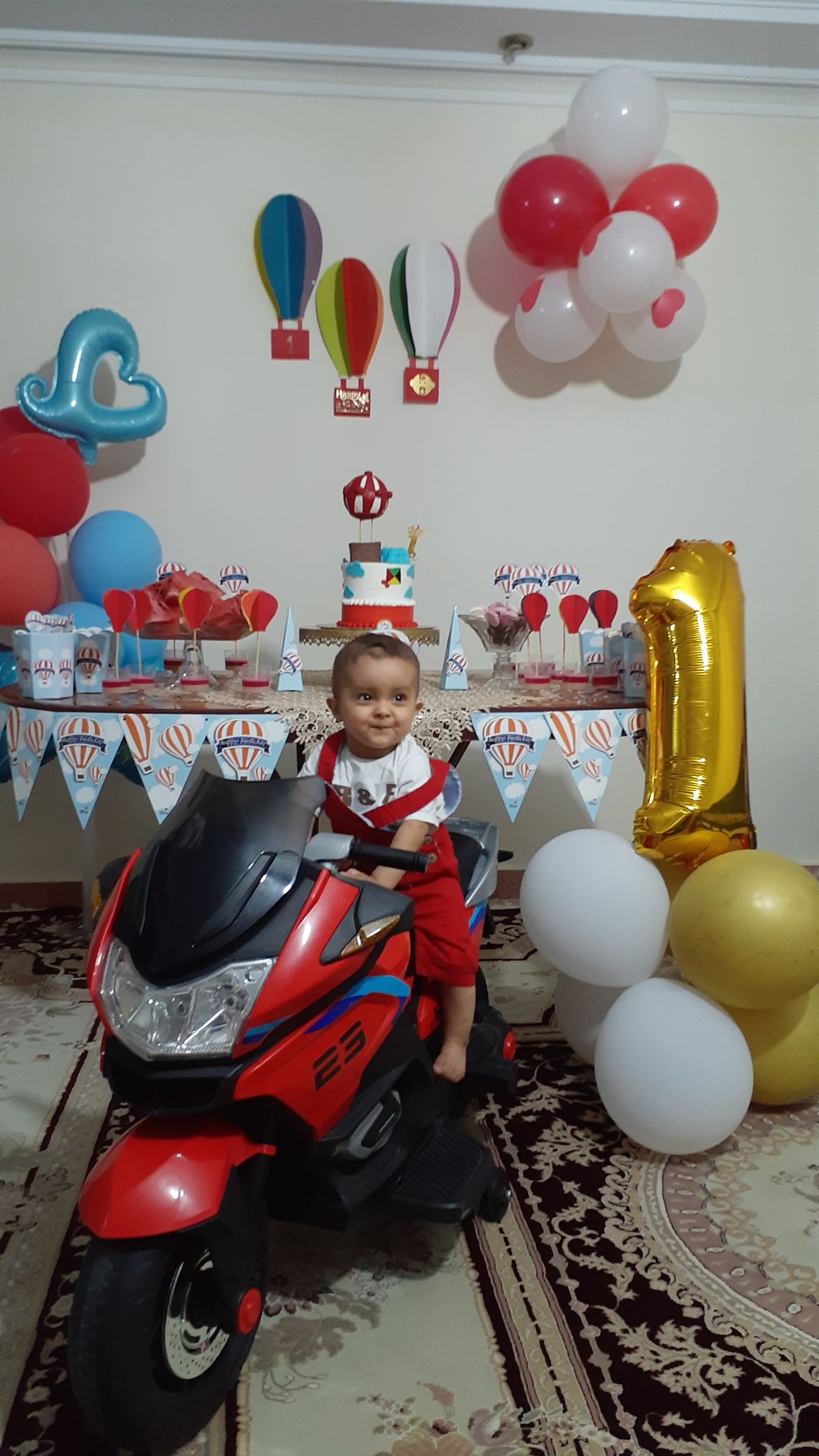 چهاردست و پا رفتن نوزاد محمدرضا