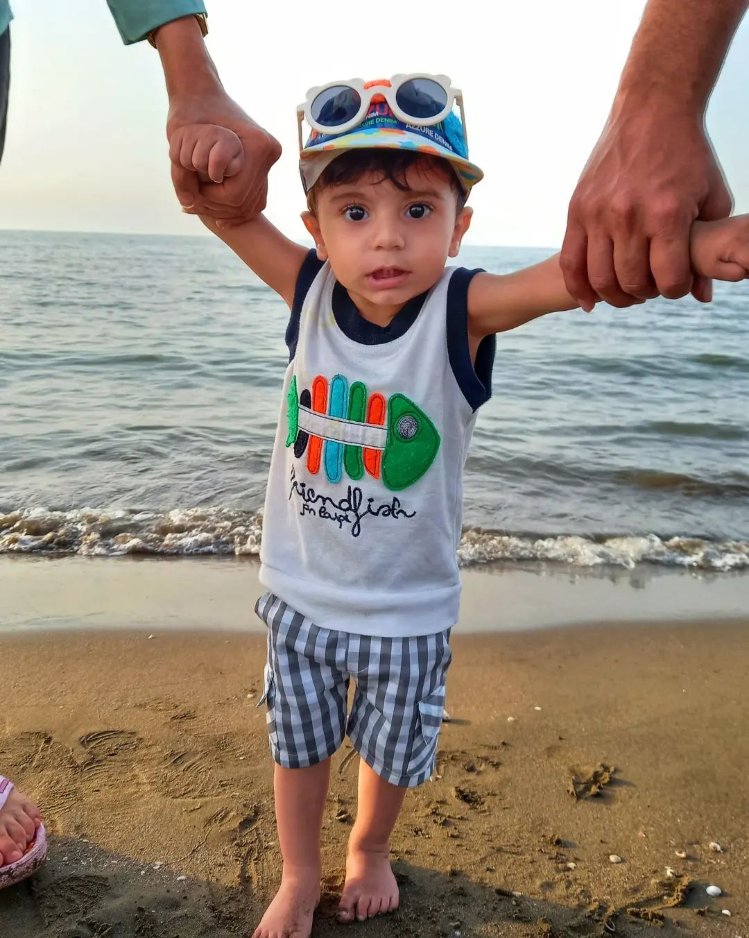 دست رهام براری