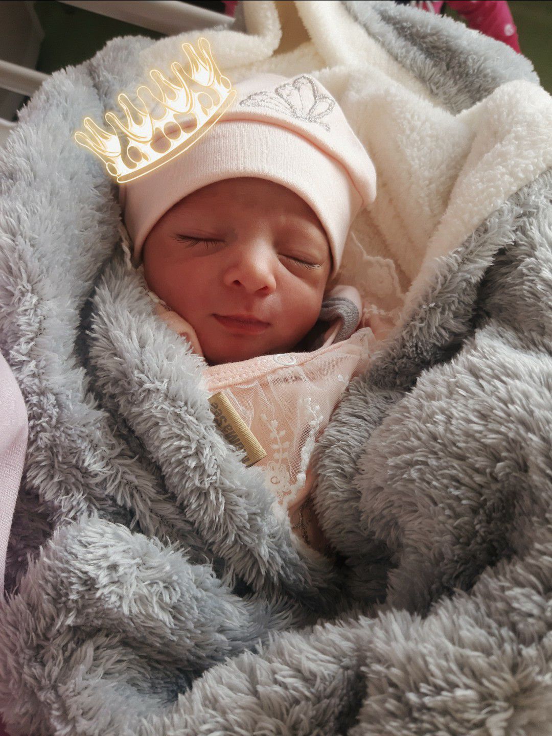 متولد شدن نوزاد Elsana mirsamiee