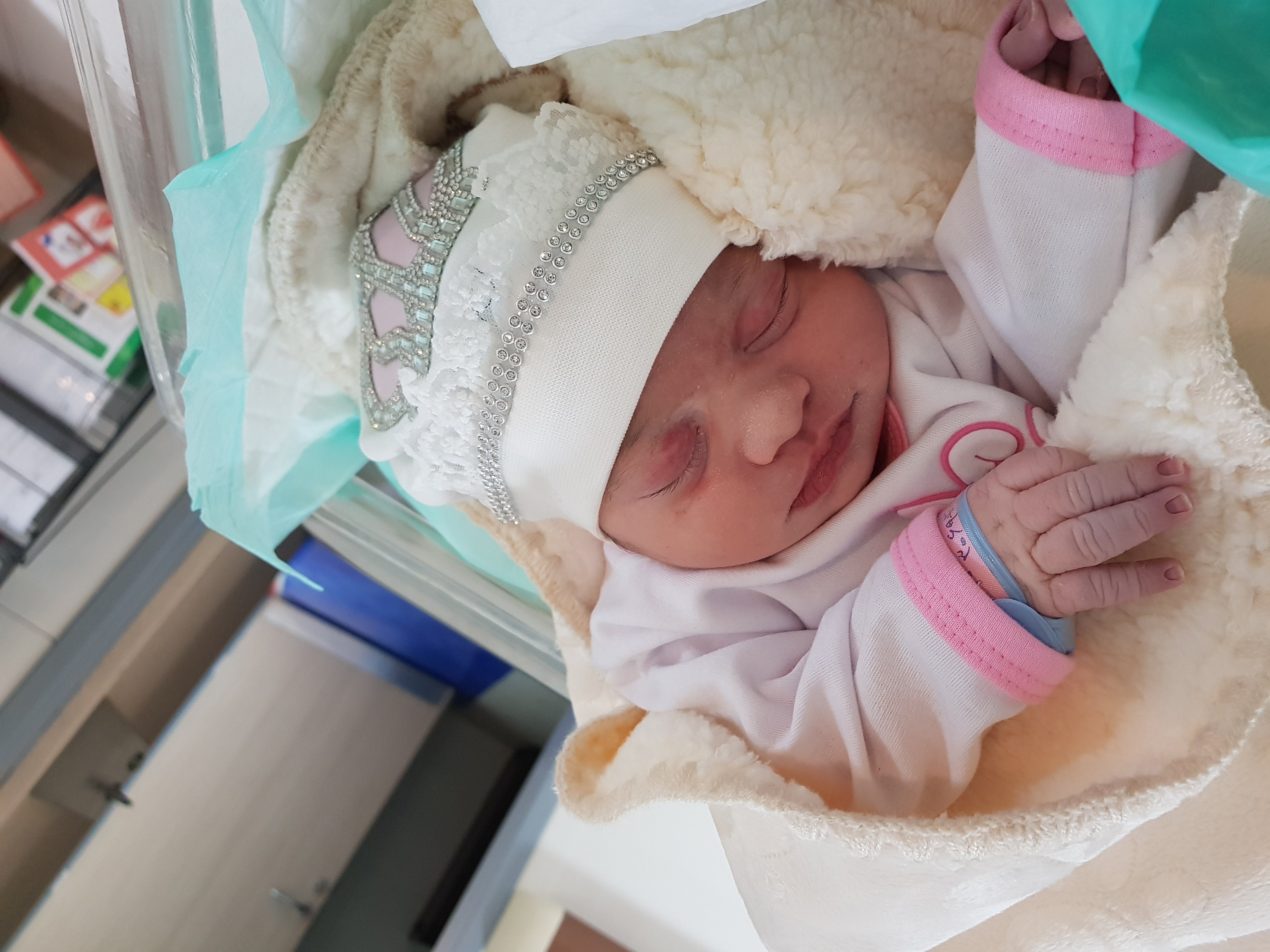 متولد شدن نوزاد ترمه امینی