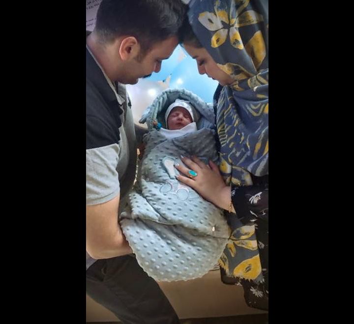 متولد شدن نوزاد كارن احمدي خواه